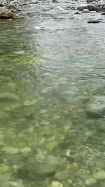 Zachwyć Się Cudem Tureckiej Zimowej Scenerii Górskiej Prezentując Meandrującą Rzekę — Wideo stockowe