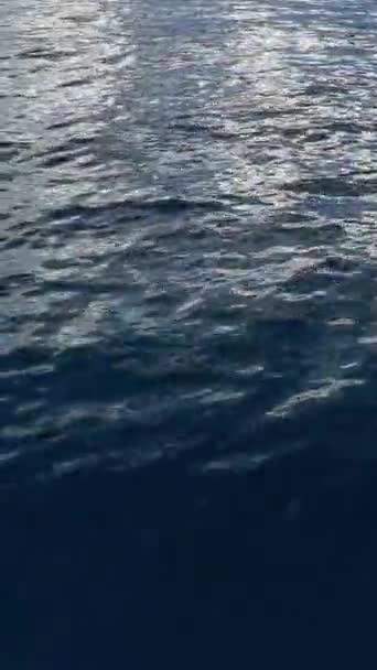 Dikey Videoda Sinematik Deniz Dokularının Yer Aldığı Pitoresk Akdeniz Kıyılarının — Stok video