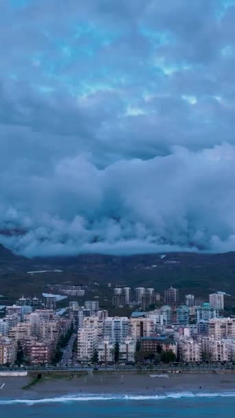 Descubra Encanto Tranquilo Costa Mediterránea Nublada Las Texturas Serenas Del — Vídeo de stock