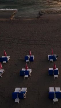 Dikey Video: Günbatımı Günlükleri - Gerçeküstü Bulut Örnekleri ve Gizemli Aydınlanma