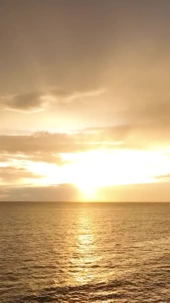 Обіймайте Містичну Подорож Бачите Хмарний Захід Сонця Сюрреалістичні Візерунки Світла — стокове відео