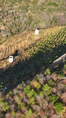 Avokado çiftliklerinin dingin atmosferine ve Türkiye 'nin sakin güney bölgesindeki büyüleyici çiftlik evlerine daldığınız gibi doğal güzelliklerin dünyasına kaçın.,