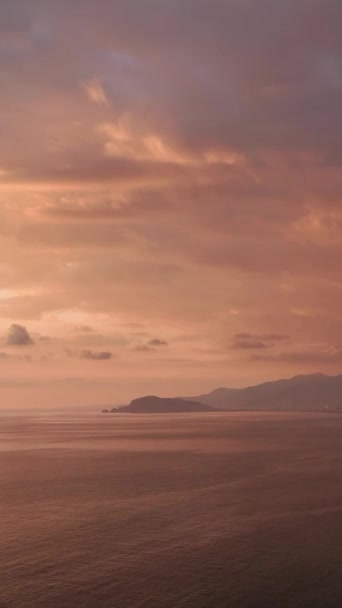 Поднимитесь Выше Посмотрите Великолепный Холст Цветов Окрашенный Закатом Солнца Над — стоковое видео
