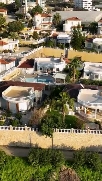 Take Mesmerizing Aerial Journey Discover Charm Vintage Luxury Villas Drone — Stock Video