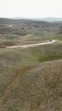 Mars cennetinin özünü yakalayın nefes kesici dağ manzarasının üzerinde süzülürken, hayranlık uyandıran güzelliğinden zevk alın..