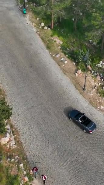 Witness Timeless Wonder Alanya Drone Explores Ancient Fortress Accompanying Cabriolet — Stock Video