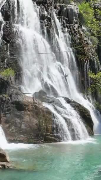 Sali Sopra Cascate Azzurre Abbraccia Atmosfera Serena Una Cascata Magica — Video Stock