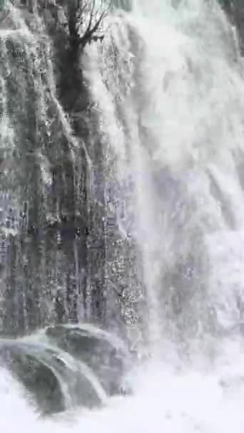 Nastavte Klidné Prostředí Leteckým Pozadím Ukazující Klidný Vodopád Nechte Filmové — Stock video