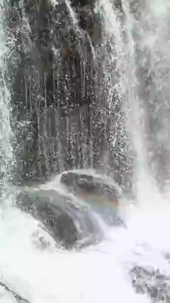 Sumérjase Belleza Una Cascada Llena Como Desde Arriba Destino Turístico — Vídeos de Stock