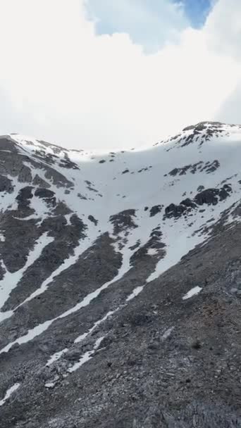 Восхитительный Вид Воздуха Впечатляющую Горную Цепь Украшенную Снежными Вершинами Впечатляющими — стоковое видео