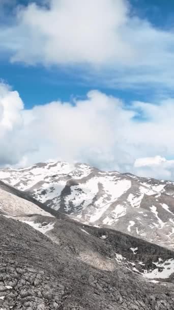 Rozkoszuj Się Majestatycznymi Widokami Powietrza Wspaniałe Szczyty Górskie Pokryte Dziewiczym — Wideo stockowe
