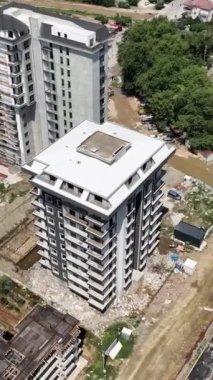 Lüks evlerin gelişimini yukarıdan incelerken zarafet ve tasarım dünyasını araştırın. Enfes mimari kavramların şekillenmesine hayret ediyorum..