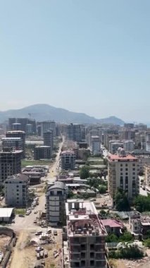 Üst düzey ev projelerinin gelişimine yukarıdan tanık olurken, sahne arkasındaki lükse özel bir bakış atın. Yaradılışın büyüsünü tecrübe et..