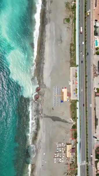 해변을 재연하는 중장비의 특징을 관찰하면서 풍경에 선명한걸 작품을 — 비디오