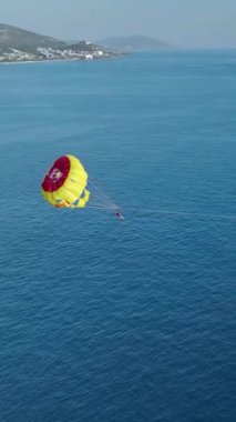 Parasailing ve Boat Tours - Gökyüzünü ve Denizleri Keşfedin.