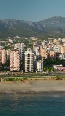 Bu çarpıcı dron videosunda Alanya 'nın gökyüzünden gelen Akdeniz güzelliğine bakın..