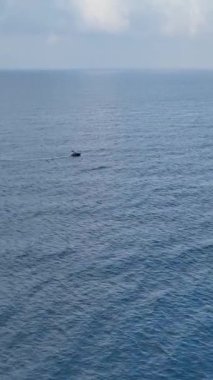 Güneş doğarken Akdeniz 'de barışçıl bir balık avına çıkın..