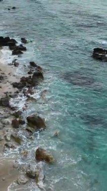 Huzurlu bir Akdeniz sahilinin, masmavi sularıyla dokunulmamış güzelliğini keşfedin..