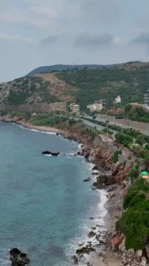 Uzun bir tünele girerken sabah trafiğinin hızını hissedin..