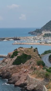 Resimli Alanya limanında sanal bir tur atın, yatların mükemmel limanlarını buldukları yerde..