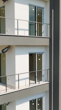 Akdeniz 'de prestijli konutlar yükselirken kendinizi ev inşa sanatına verin..