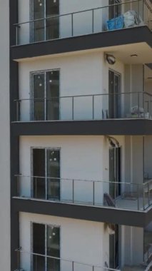 Akdeniz 'in büyüleyici evlerinde lüks yaşam alanları yaratılmasını tecrübe edin..