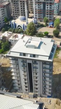 Akdeniz 'in prestijli evlerinde inşa ettiği lüks yaşam tarzını keşfedin..