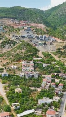 Gökten görünen Alanya 'nın nefes kesici güzelliğini keşfedin, sahil cazibesiyle.