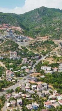 Kendinizi, Akdeniz kıyısında büyüleyici bir şehir olan Alanya 'nın sakin hava manzarasına daldırın..