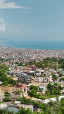 Alanyas güzelliği, Akdeniz kıyı limanını gözler önüne seren havadan bakışını bekliyor..