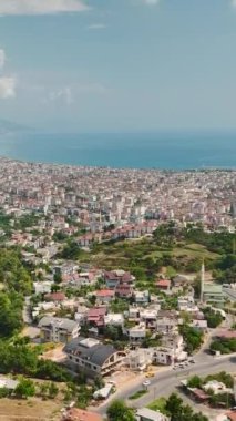 Hava macerası için gökyüzüne çıkarken Alanya 'nın kıyı zarafetini keşfedin..
