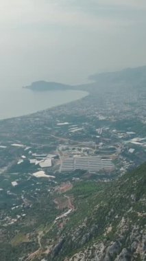 Kendinizi Türkiye 'nin Alanya kentinin nefes kesici güzelliğine, büyüleyici orman manzarasına daldırın..