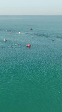Belek 'teki triatlon macerasının havadan görüntüsünü alın. Yüzme, koşu ve bisiklet gösterileri..