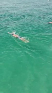 Belek 'te havadan yüzme, koşu ve bisiklet manzaralı triatlon boyunca sinematik bir yolculuğa çıkın..