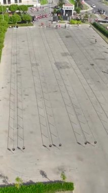 Yüzme, koşu ve bisikletin hayranlık uyandırdığı Beleks triatlon gösterisinde sinematik mutluluğu tecrübe edin..