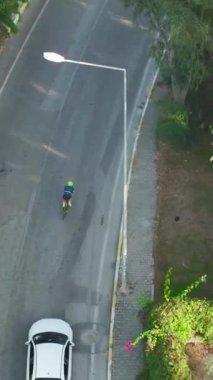 Belek 'te yüzme, koşma ve bisiklet yarışlarını gösteren bir triatlon deneyimi yaşayın..