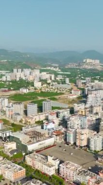 Konut kompleksi inşaatının üzerinde yükselin, gelecekteki evinize rahatlık getirme misyonuyla..