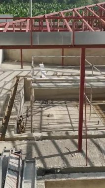 Türkiye 'nin canlı Alanya kentinde çok katlı evler inşa edilirken, yükselen gökdelenleri keşfedin.