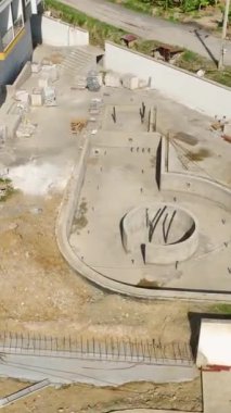 Çok katlı evler inşa edilirken, şehirlerin geleceğini şekillendirirken Alanyas rüyalarının bir parçası olun..