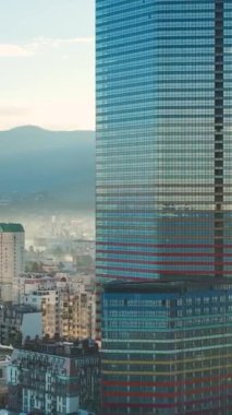 Batumi, Gürcistan 'ın kıyı zaferiyle ve büyüleyici cam cepheleriyle eğlenin..