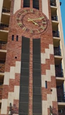 Batumi, Gürcistan 'ın tarihi cazibesinin üzerine çık ve eski caddelerinin ve İtalyan Meydanı' nın havadan manzarasının tadını çıkar..