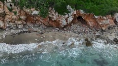 Alanya 'nın Akdeniz kıyılarında şafağın saf güzelliğini tecrübe edin..