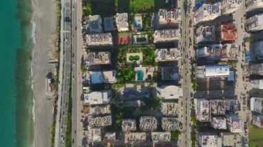 İnşaatın ilerlemesini detaylandırarak, iskeledeki ev cephesi çalışmalarının 4K drone görüntülerinin keyfini çıkarın.