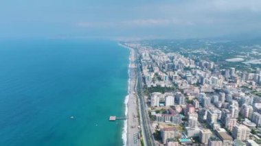 Açık mavi suların ve Alanya 'nın güzel deniz manzaralarının tadını çıkar..