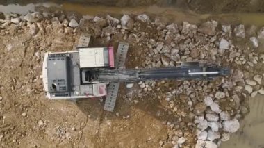 4K 'da yukarıdan bakıldığında, toprak boşaltımının temel çalışmalarına bakın.