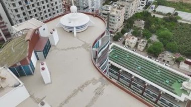 Toprak bir temele boşaltılırken yeni inşaatın başlamasına tanık olun, hepsi 4K 'da..