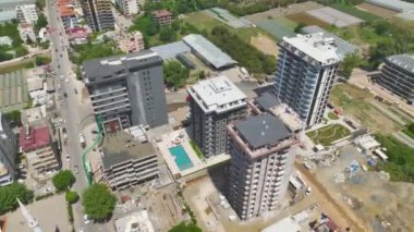 Altyapı incelemesi ve havuz denetimi ile son dokunuşları temiz 4K 'da deneyin.