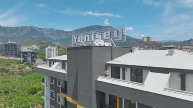 Gökdelen binasındaki son inşaat faaliyetlerini havadan izleyin..