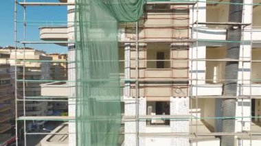 Şehrin merkez caddelerindeki, 4K 'da yakalanan dinamik inşaat faaliyetlerini araştırın..