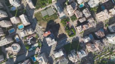 İnşaat makinelerinin gücüyle yerin 4K lenslerle hareket ettiğini hisset..